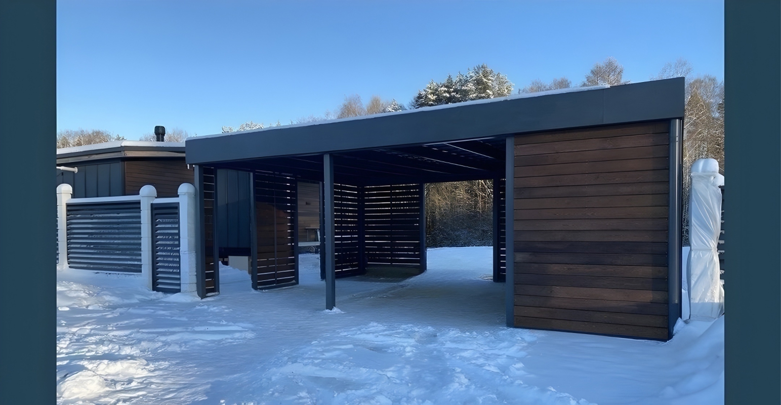 Односкатный автонавес из поликарбоната в стиле хай-тек для автомобиля с закрытыми боковинами Односкатный навес-беседка для сада